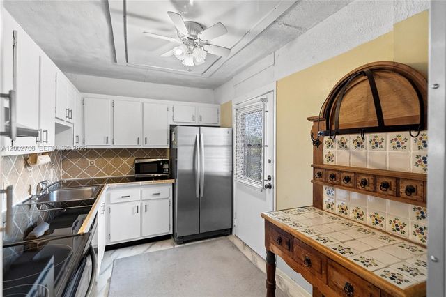 20500 W Country Club Dr 405, Aventura, FL 33180