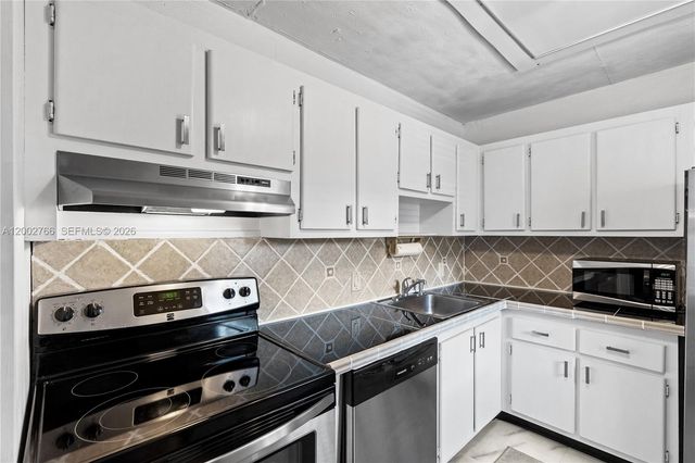 20500 W Country Club Dr 405, Aventura, FL 33180