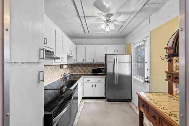 20500 W Country Club Dr 405, Aventura, FL 33180