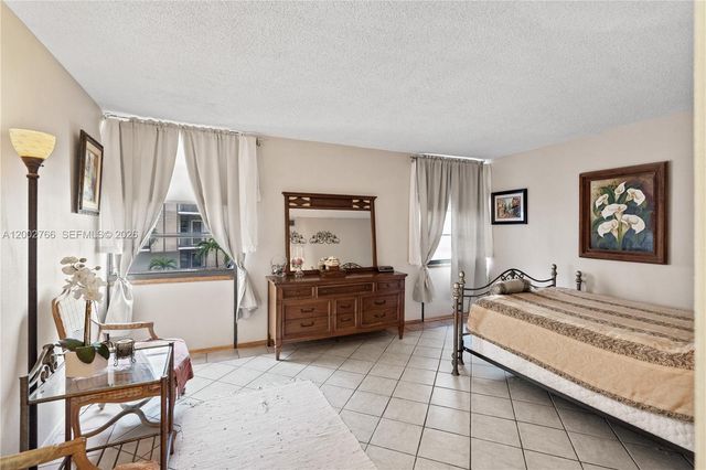 20500 W Country Club Dr 405, Aventura, FL 33180