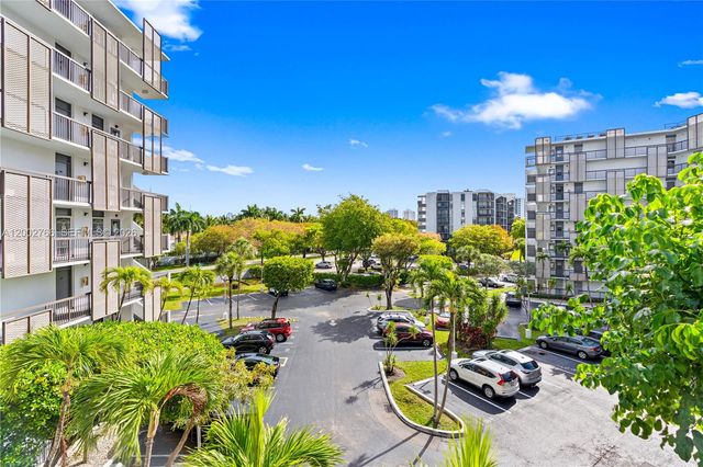 20500 W Country Club Dr 405, Aventura, FL 33180