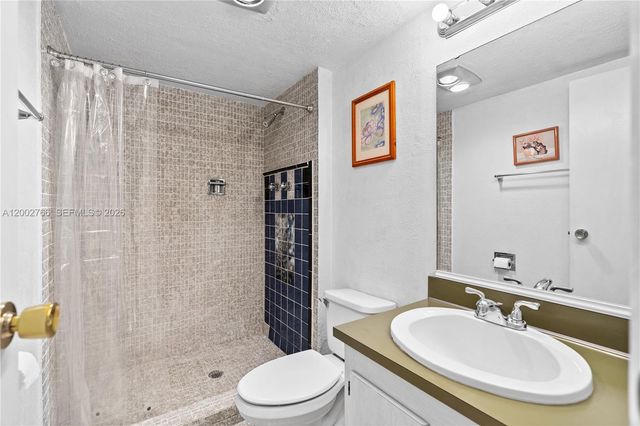 20500 W Country Club Dr 405, Aventura, FL 33180