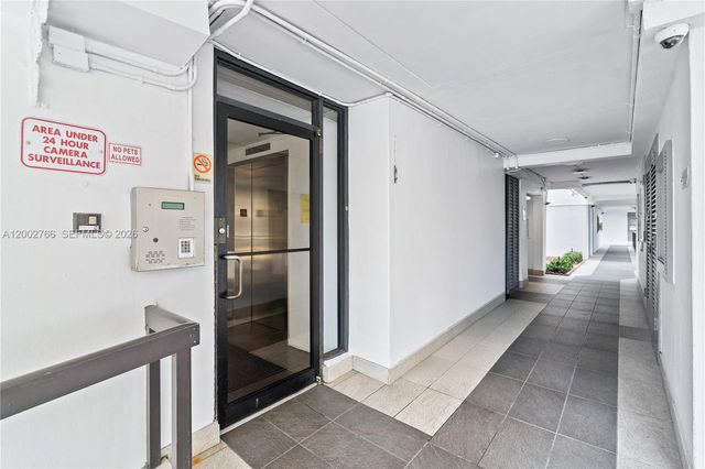 20500 W Country Club Dr 405, Aventura, FL 33180