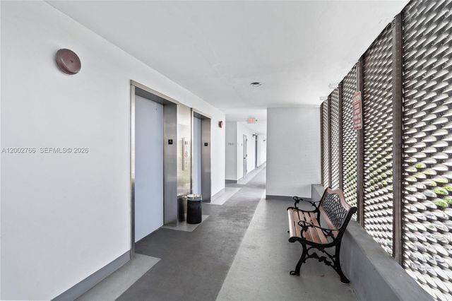 20500 W Country Club Dr 405, Aventura, FL 33180