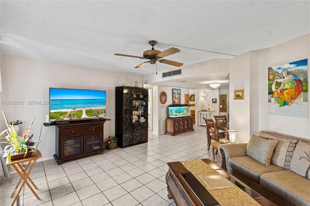 20500 W Country Club Dr 405, Aventura, FL 33180