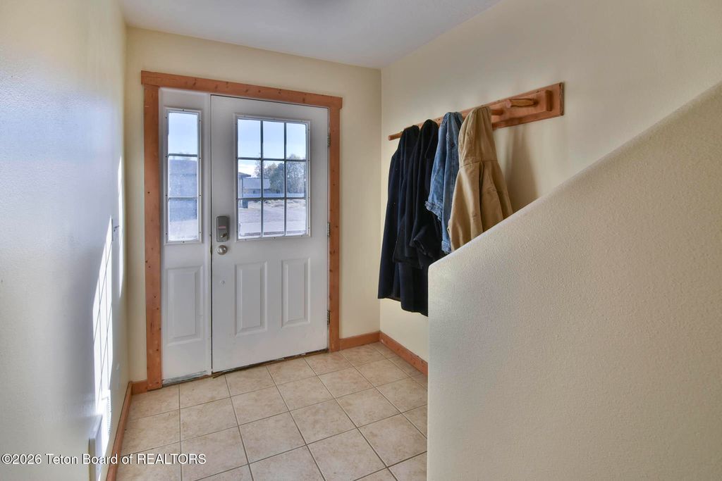 378 COLE Avenue, Pinedale, WY 82941 photo 2