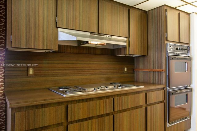 1800 NE 114th St 1704, Miami, FL 33181