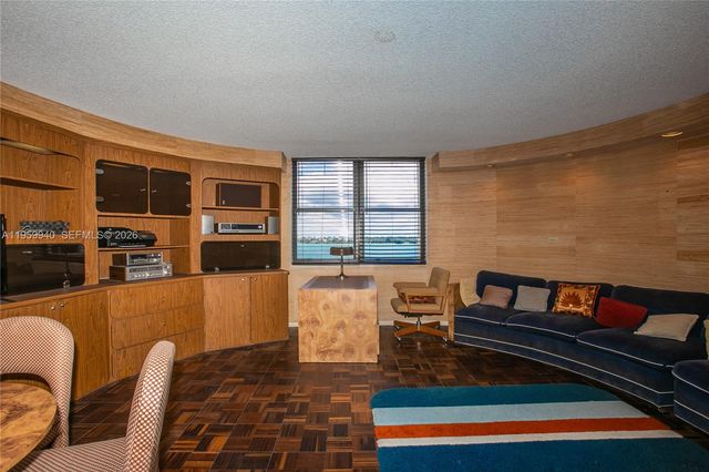 1800 NE 114th St 1704, Miami, FL 33181