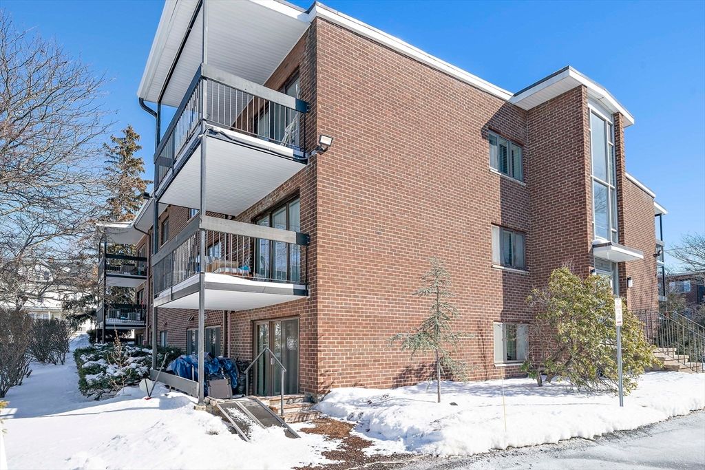 30 Church St 4, Braintree, MA 02184