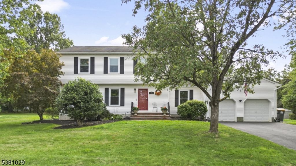 195 Beekman Ln, Hillsborough Twp., NJ 08844