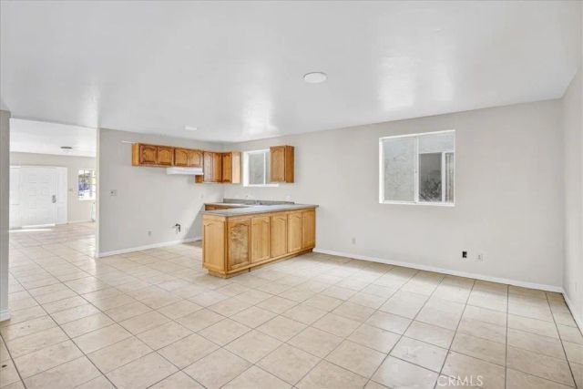 2039 W Florence, Los Angeles, CA 90047