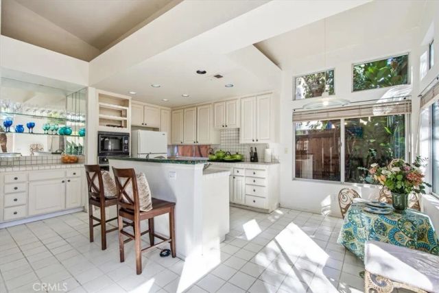 1672 Olympus Loop, Vista, CA 92081