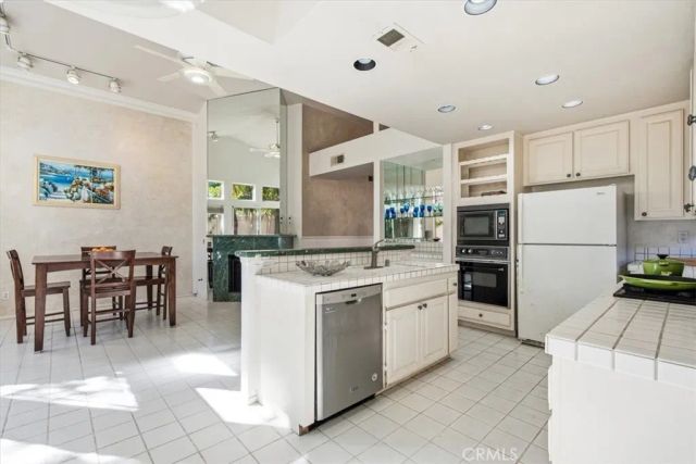 1672 Olympus Loop, Vista, CA 92081