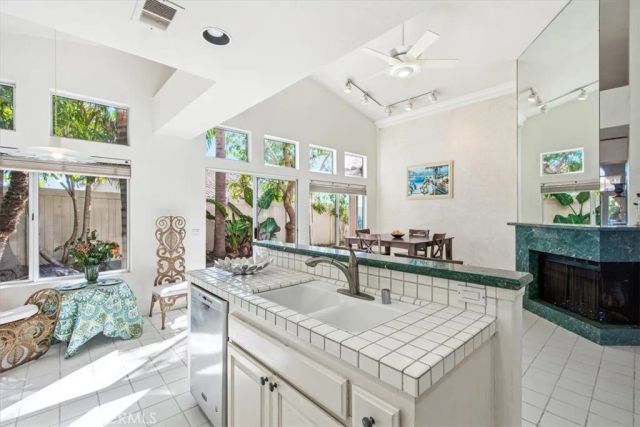 1672 Olympus Loop, Vista, CA 92081