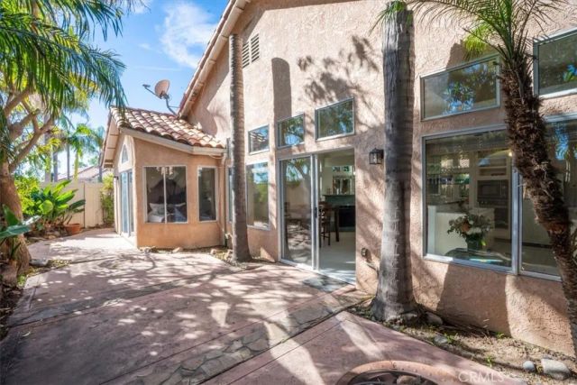 1672 Olympus Loop, Vista, CA 92081