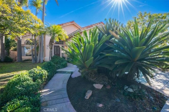 1672 Olympus Loop, Vista, CA 92081