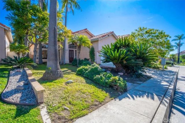 1672 Olympus Loop, Vista, CA 92081