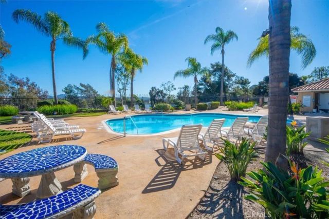 1672 Olympus Loop, Vista, CA 92081