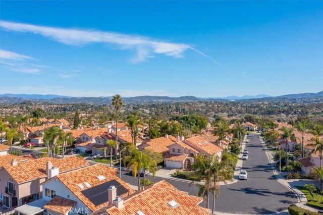 1672 Olympus Loop, Vista, CA 92081