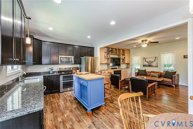 6531 Lakeside Dr, Quinton, VA 23141