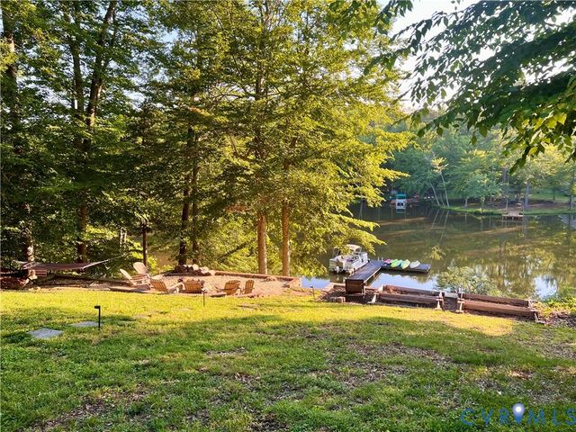 6531 Lakeside Dr, Quinton, VA 23141