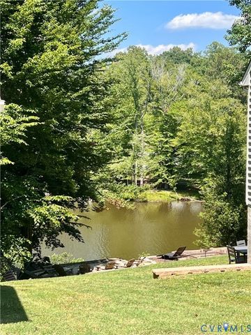 6531 Lakeside Dr, Quinton, VA 23141