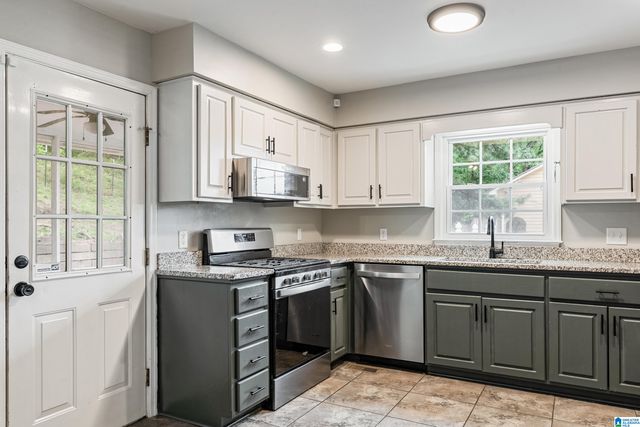 129 S RUN CIRCLE, Hoover, AL 35244