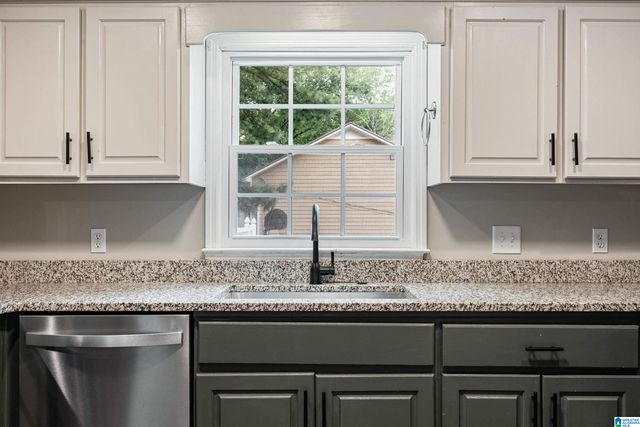 129 S RUN CIRCLE, Hoover, AL 35244