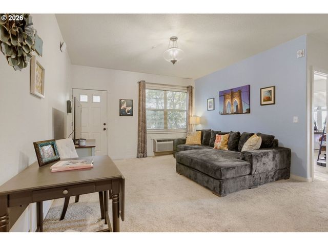 648 Ne ADWICK Dr, Hillsboro, OR 97006