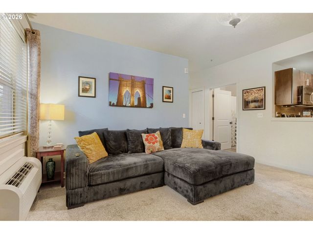 648 Ne ADWICK Dr, Hillsboro, OR 97006