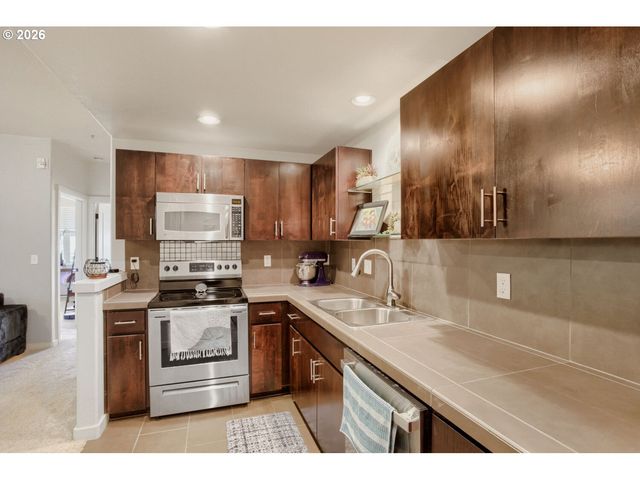 648 Ne ADWICK Dr, Hillsboro, OR 97006