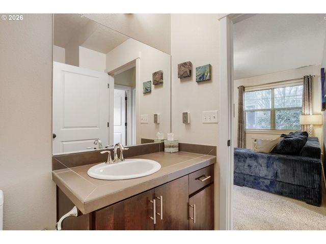 648 Ne ADWICK Dr, Hillsboro, OR 97006