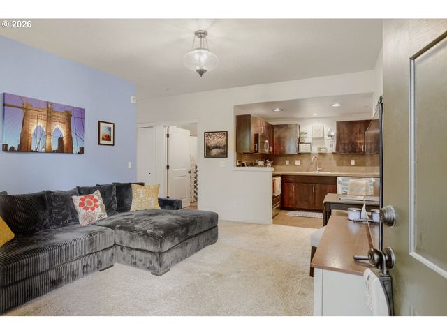 648 Ne ADWICK Dr, Hillsboro, OR 97006