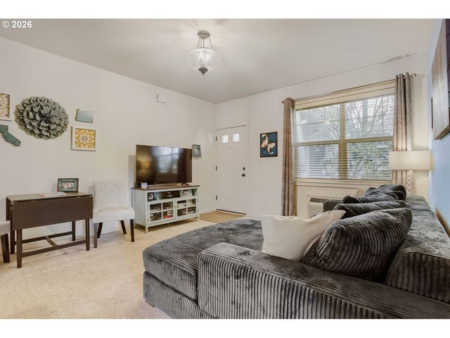648 Ne ADWICK Dr, Hillsboro, OR 97006