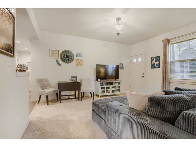 648 Ne ADWICK Dr, Hillsboro, OR 97006
