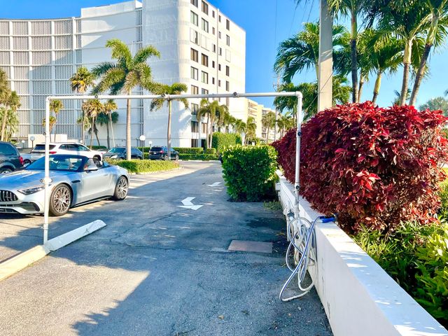3589 S Ocean Boulevard 30, South Palm Beach, FL 33480