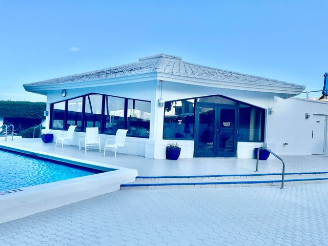 3589 S Ocean Boulevard 30, South Palm Beach, FL 33480