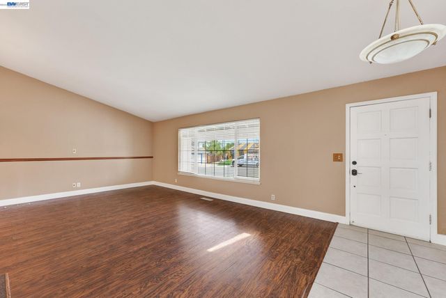 1147 Lomitas Ave, Livermore, CA 94550