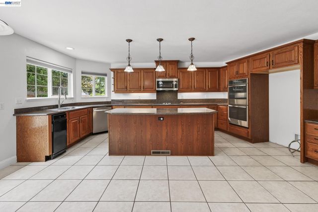 1147 Lomitas Ave, Livermore, CA 94550