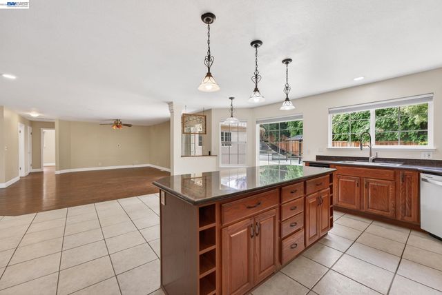 1147 Lomitas Ave, Livermore, CA 94550