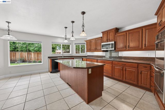 1147 Lomitas Ave, Livermore, CA 94550