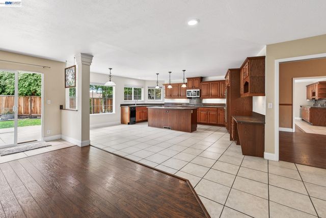 1147 Lomitas Ave, Livermore, CA 94550