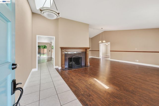 1147 Lomitas Ave, Livermore, CA 94550