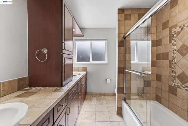 1147 Lomitas Ave, Livermore, CA 94550