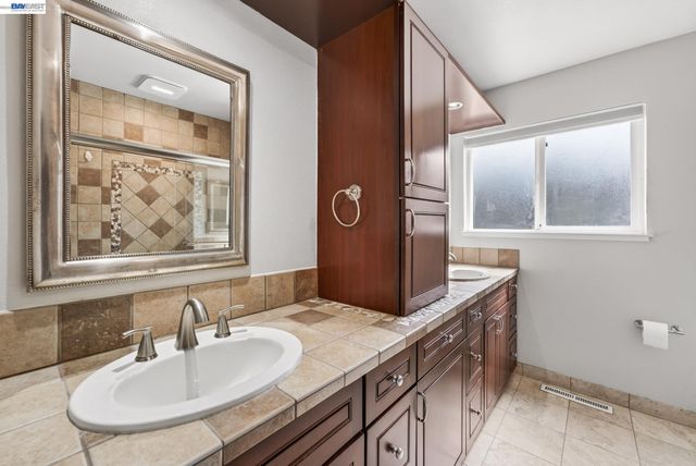 1147 Lomitas Ave, Livermore, CA 94550