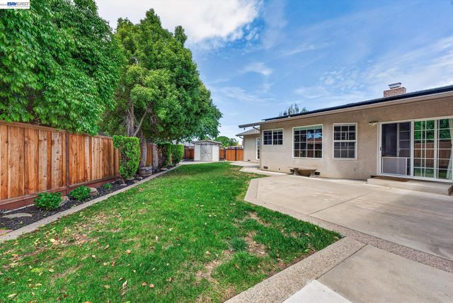 1147 Lomitas Ave, Livermore, CA 94550