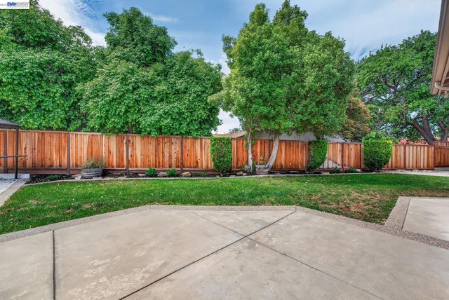 1147 Lomitas Ave, Livermore, CA 94550