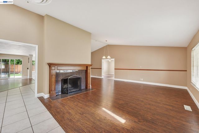 1147 Lomitas Ave, Livermore, CA 94550