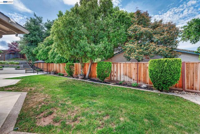 1147 Lomitas Ave, Livermore, CA 94550