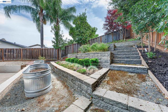 1147 Lomitas Ave, Livermore, CA 94550